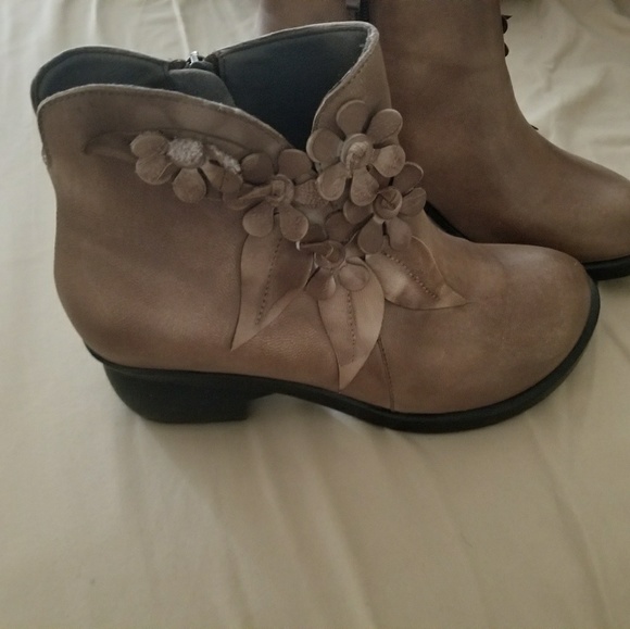 Shoes - Booties